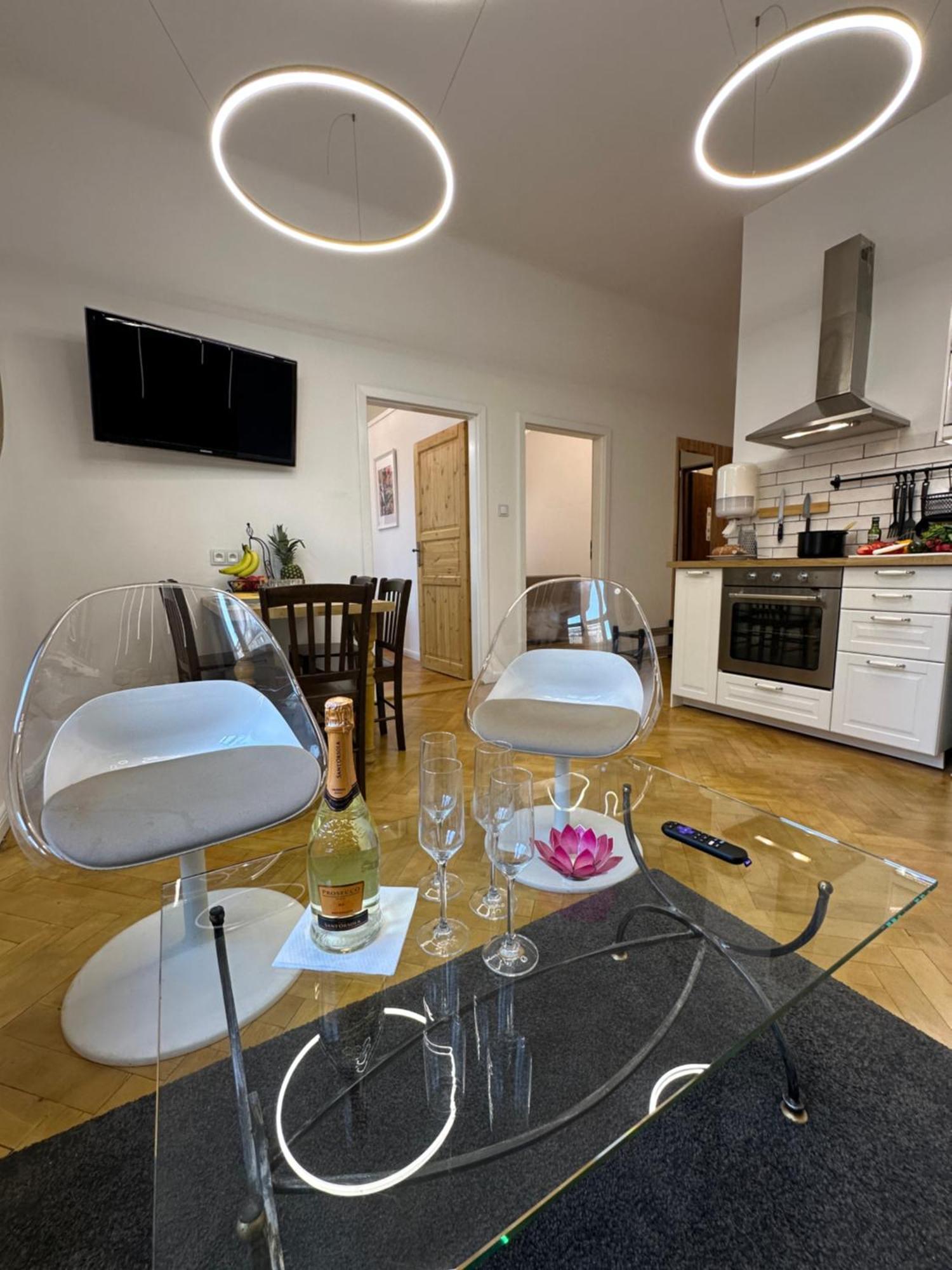 Karlin Balcony Apartament *